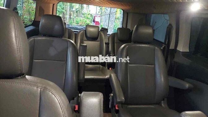 Ford Tourneo 7 chỗ màu Trắng