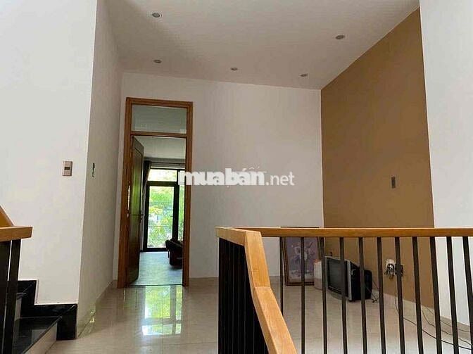 cho thuê nhà 3,5 tầng ,3pn ,4wc. nội thất đầy đủ.
