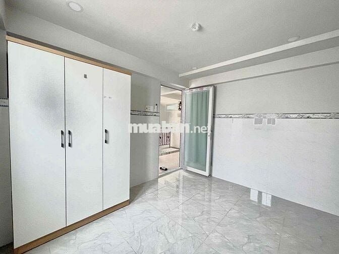 STUDIO FULL NỘI THẤT, CỬA SỔ THOÁNG, CÁCH ĐH VLU VÀ IUH VÀI PHÚT ĐI XE