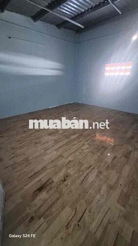 nhà [ 4,5 x 20]  gác  lửng  .dưới trống suốt , HXH, ĐƯỜNG 18B
