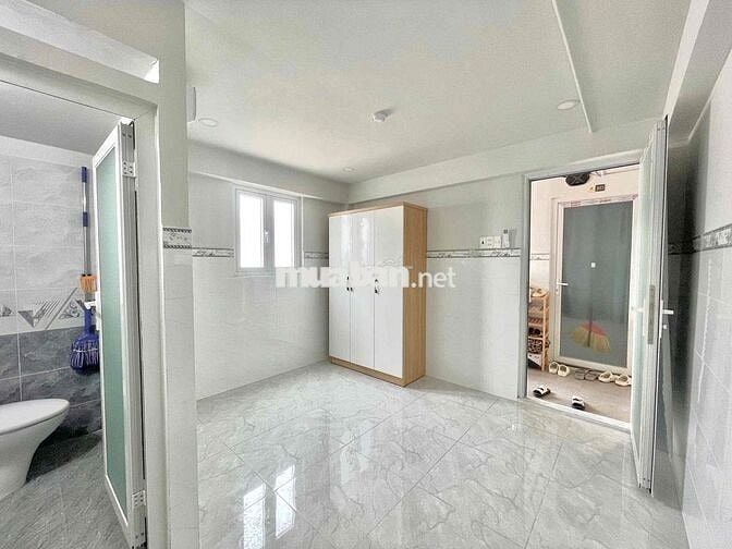 STUDIO FULL NỘI THẤT, CỬA SỔ THOÁNG, CÁCH ĐH VLU VÀ IUH VÀI PHÚT ĐI XE