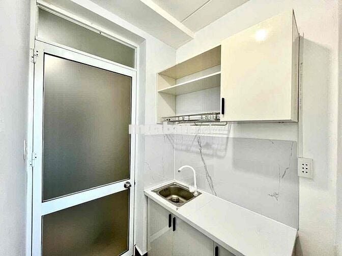 PHÒNG ĐI BỘ QUA ĐẠI HỌC RMIT, HẦM XE RỘNG, CÓ THANG MÁY