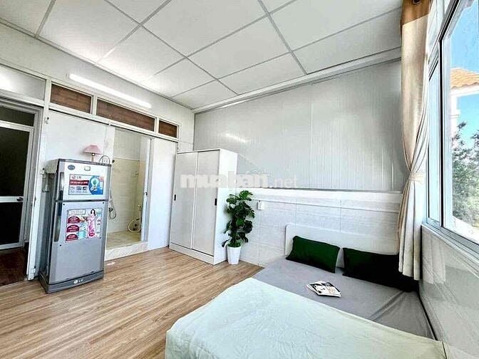 PHÒNG ĐI BỘ QUA ĐẠI HỌC RMIT, HẦM XE RỘNG, CÓ THANG MÁY