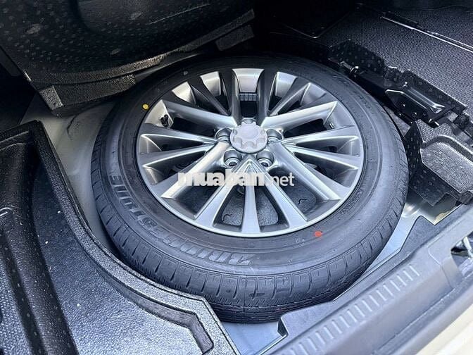Camry 2.5Q 2019 lướt 20.000 km, cực hiếm xe 1 chủ