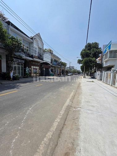 2,5 TỶ- Nhà mặt tiền KDC Việt Sing -Thuận An. Sổ hồng riêng 0964463720