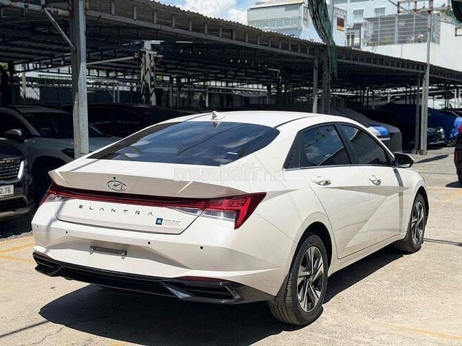 Hyundai Elantra 1.6 Đặc Biệt 2022 Trắng HỖ TRỢ VAY