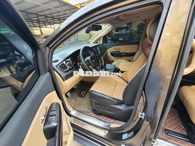 Kia Grand Sedona Nâu ánh kim 90000 km