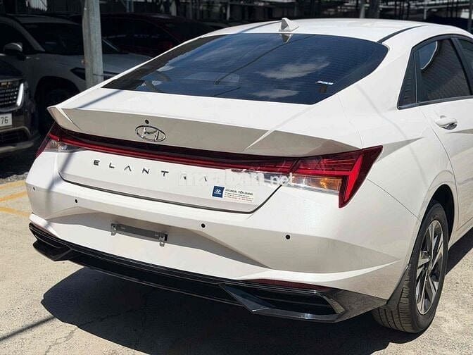 Hyundai Elantra 1.6 Đặc Biệt 2022 Trắng HỖ TRỢ VAY