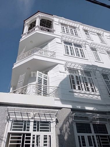 Nhà  đẹp mo Q7 tiện ích đa năng thuận lơi giao thông