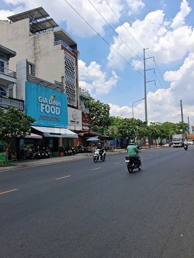 Hạ Giá Bán Gấp hoặc cho thuê Nhà mặt tiền Lạc Long Quân P. Bình Thới 