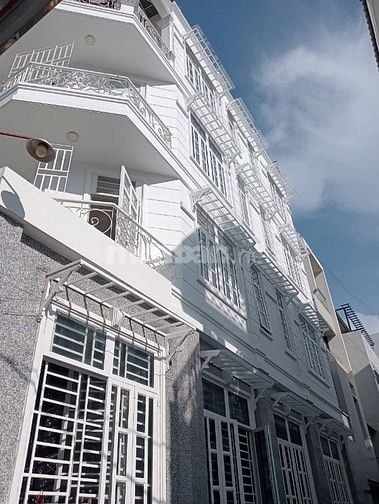 Nhà  đẹp mo Q7 tiện ích đa năng thuận lơi giao thông