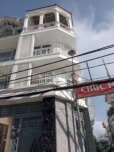 Nhà  đẹp mo Q7 tiện ích đa năng thuận lơi giao thông