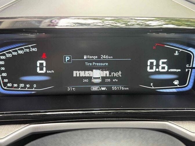 Hyundai Custin Cao Cấp 2.0T 2023 Đen 5 vạn km