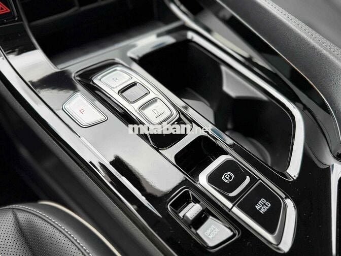 Hyundai Custin Cao Cấp 2.0T 2023 Đen 5 vạn km