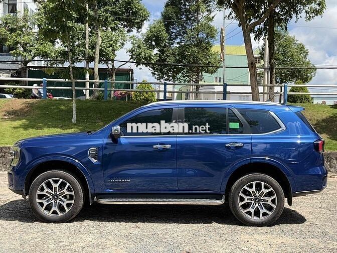 Ford Everest Titanium+ 4x4 NextGen 2022 Xanh