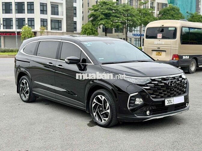 Hyundai Custin Cao Cấp 2.0T 2023 Đen 5 vạn km