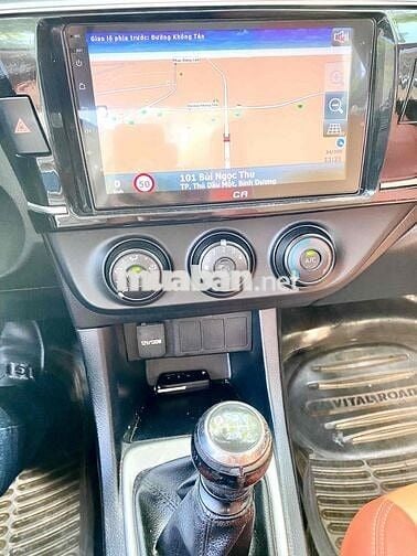 Toyota Corolla Altis 1.8 Số sàn 2015 Bạc