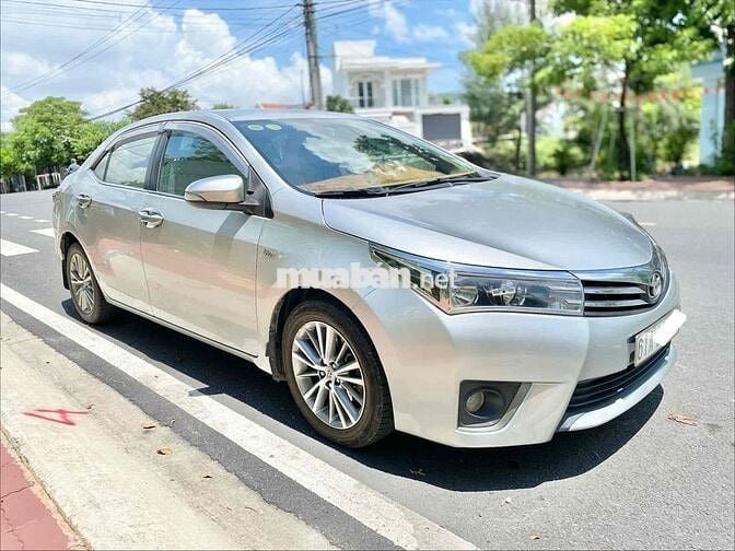 Toyota Corolla Altis 1.8 Số sàn 2015 Bạc