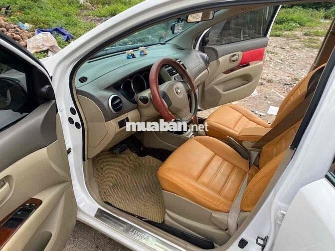 Nissan Livina 2011 Trắng tu động