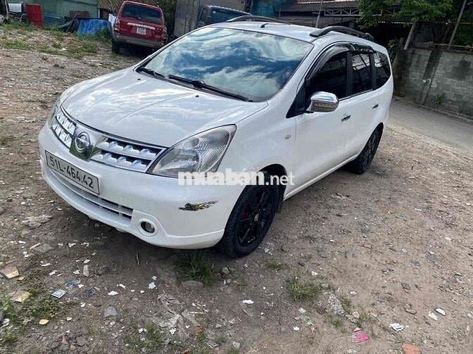 Nissan Livina 2011 Trắng tu động