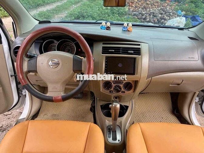 Nissan Livina 2011 Trắng tu động