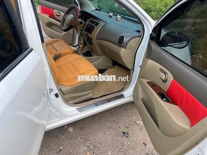 Nissan Livina 2011 Trắng tu động