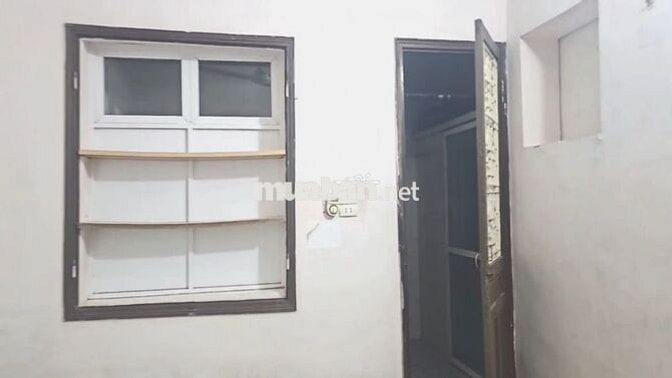 Nhà trống 40m2, mặt tiền rộng rãi, phù hợp van·kinh doanh, làm kho