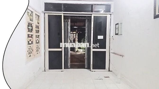 Nhà trống 40m2, mặt tiền rộng rãi, phù hợp van·kinh doanh, làm kho