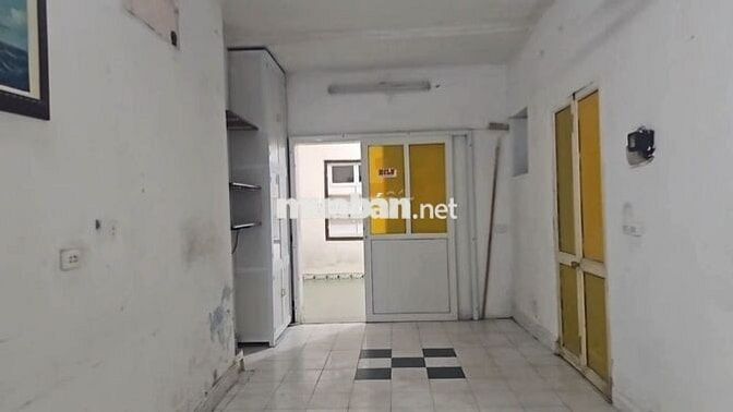 Nhà trống 40m2, mặt tiền rộng rãi, phù hợp van·kinh doanh, làm kho