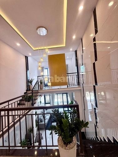 cần bán nhanh căn nhà cấp 4 hai tầng full nội thất đẹp lung linh