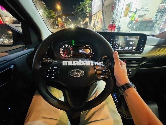 Hyundai i10 Bản full cao cấp Trắng 9.000km