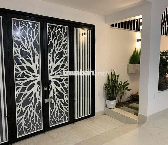 Bán Nhà Chính Chủ. Tiện Nghi đầy đủ full NT, Nhà mới ô tô đỗ trong sân