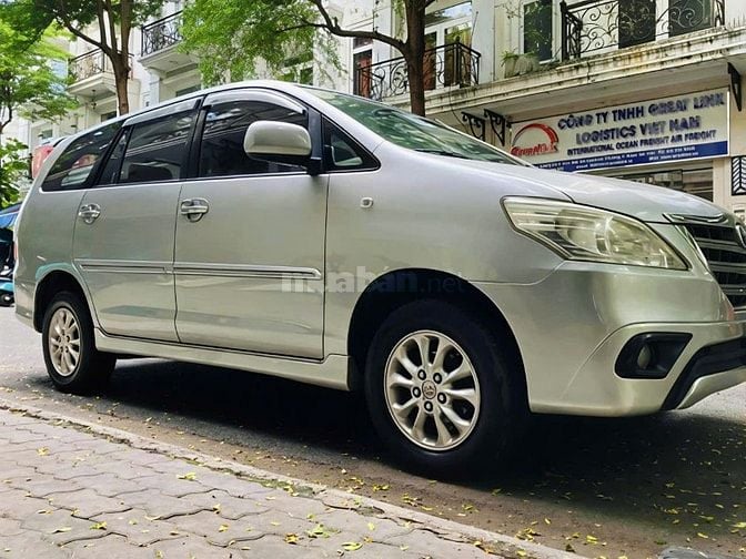 Gia đình bán xe Toyota Innova bản G số tự động SX 2014