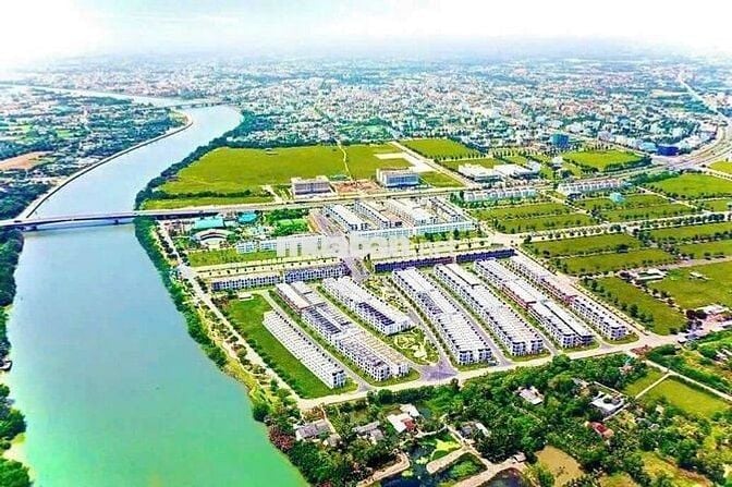 Chính chủ cần bán nhà mặt tiền Hùng vương-QL1A, View sông, giá rẻ.