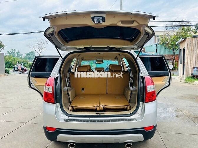 Chevrolet Captiva 7 chỗ màu Bạc