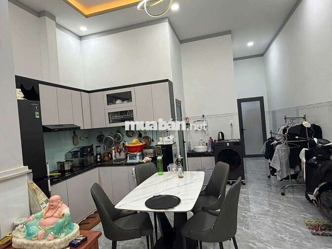 Bán nhà mới xây đường Nguyễn Đức Thiệu, Dĩ An diện tích 103,7m2