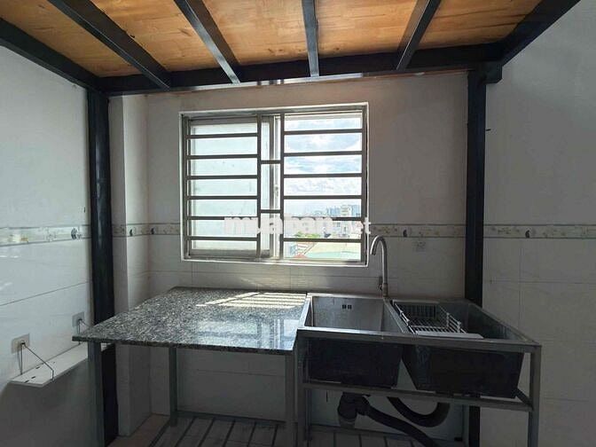CHO THUÊ PHÒNG GÁC CAO 2M CỬA SỔ TRỜI THANG MÁY SIÊU RẺ TẠI QUẬN 12