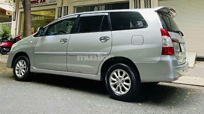 Gia đình bán xe Toyota Innova bản G số tự động SX 2014