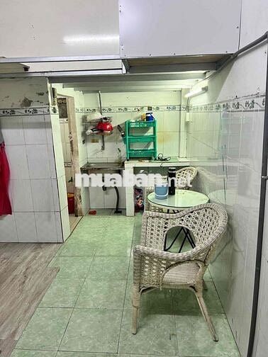 phòng 4mx3m. có gác. có máy lạnh. lối đi riêng. giờ giấc tự do