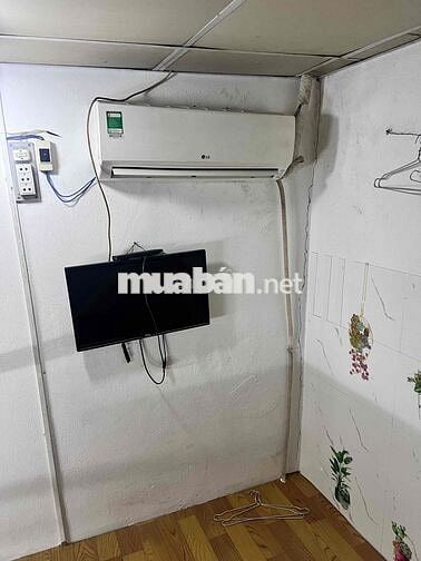 phòng 4mx3m. có gác. có máy lạnh. lối đi riêng. giờ giấc tự do