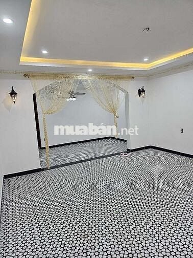 Nhà phố mặt tiền đường lớn ngay chợ Bình Điền