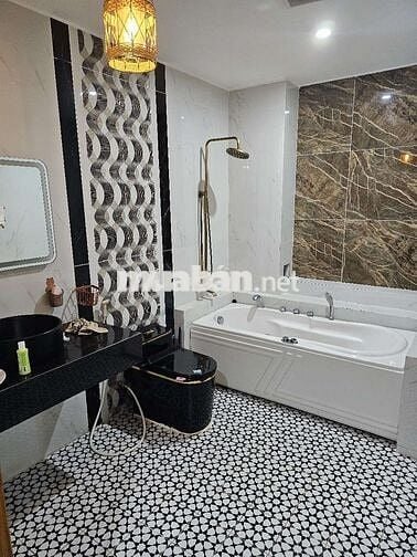 Nhà phố mặt tiền đường lớn ngay chợ Bình Điền