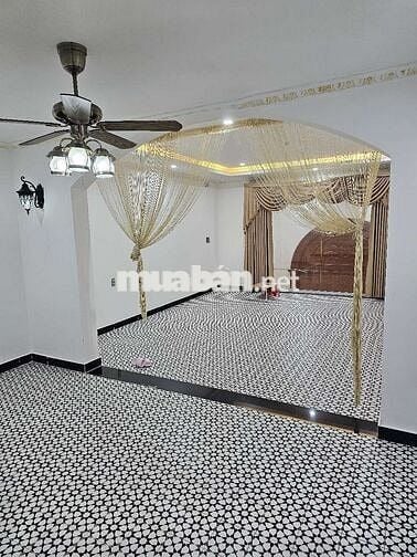 Nhà phố mặt tiền đường lớn ngay chợ Bình Điền