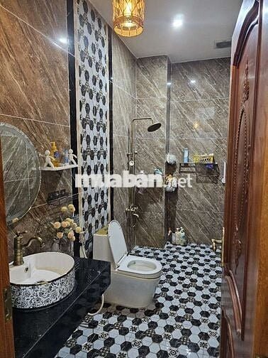 Nhà phố mặt tiền đường lớn ngay chợ Bình Điền