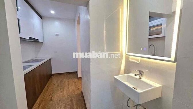 Bán TT Hoàng Quốc Việt, nhà siêu đẹp, thoáng, 2 ngủ khách bếp full NT