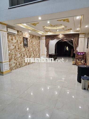 Nhà phố mặt tiền đường lớn ngay chợ Bình Điền