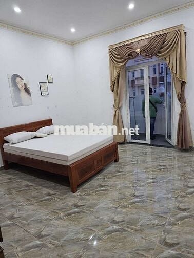 Nhà phố mặt tiền đường lớn ngay chợ Bình Điền