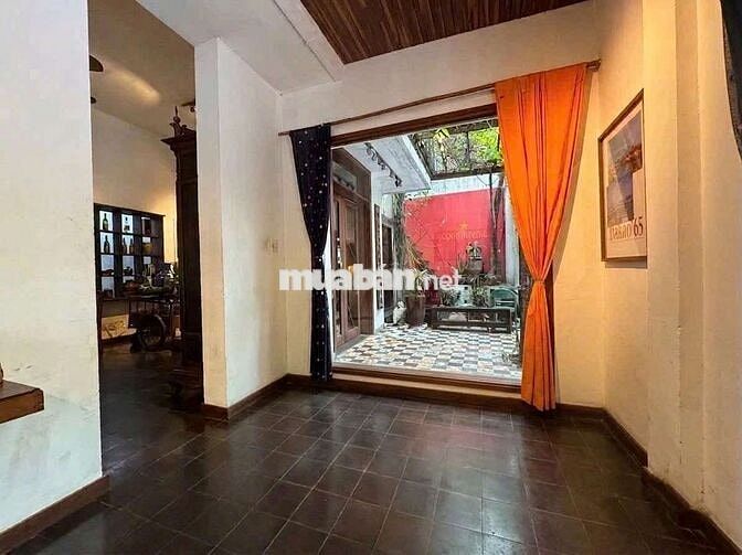 Cho thuê nhà 79 Phan Kế Bính, P.Đa Kao, Q.1
-Diện tích: 14 x 9.5m