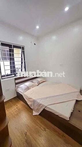 Bán TT Hoàng Quốc Việt, nhà siêu đẹp, thoáng, 2 ngủ khách bếp full NT