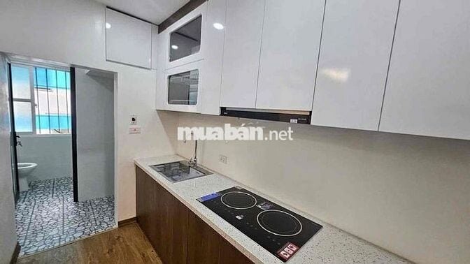 Bán TT Hoàng Quốc Việt, nhà siêu đẹp, thoáng, 2 ngủ khách bếp full NT